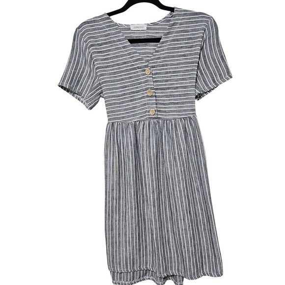 Espresso Dresses & Skirts - Espresso Shortsleeved A-line Dress Gray White Striped‎ Pattern Button Sm Flaw